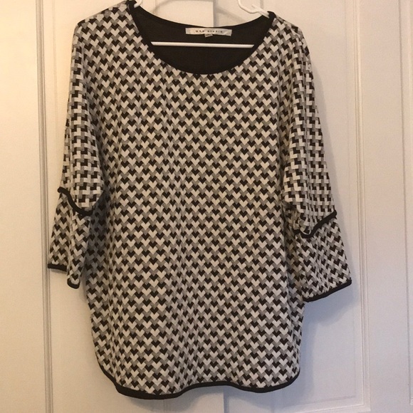 Black and white shirt - Picture 1 of 5